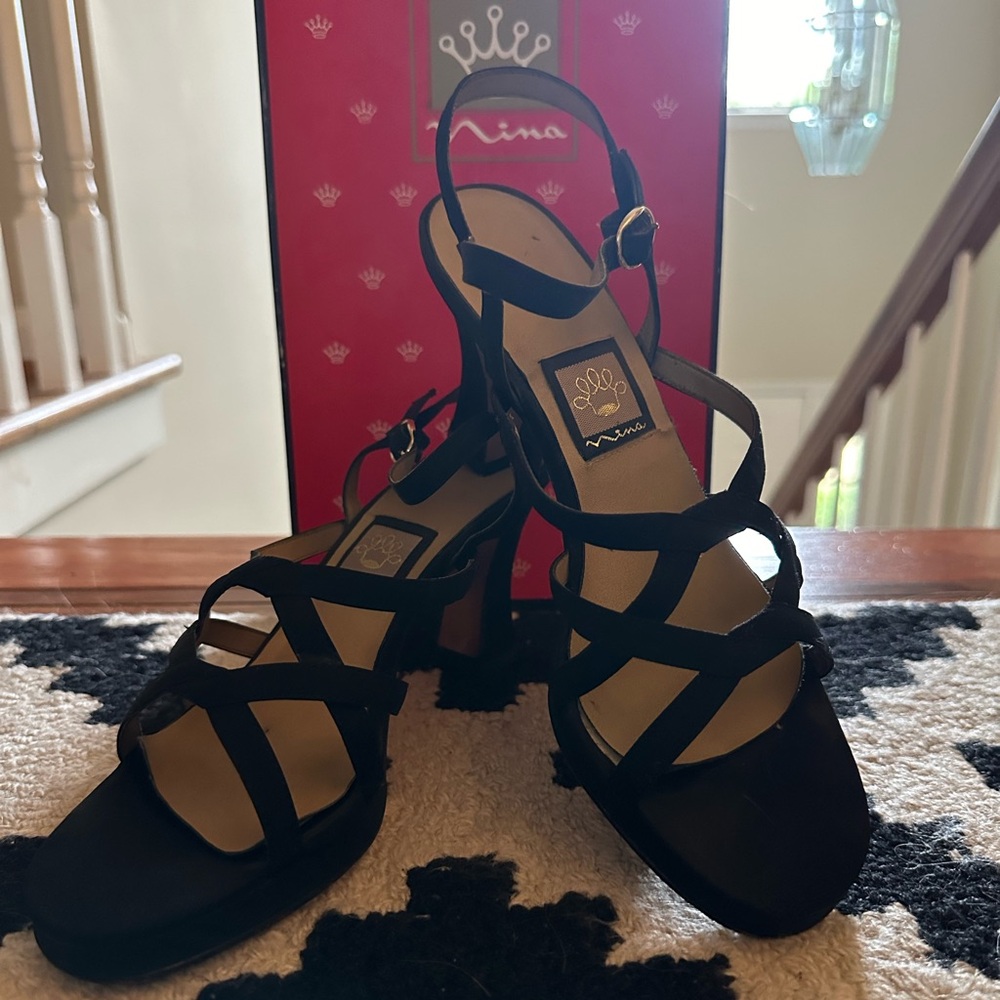 Nina Strappy Black Dress Shoe, size 8M